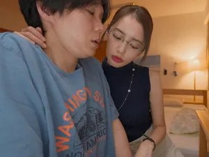 Má tái hôn mà không biết con gái bị bố dượng dòm ngó mỗi ngày