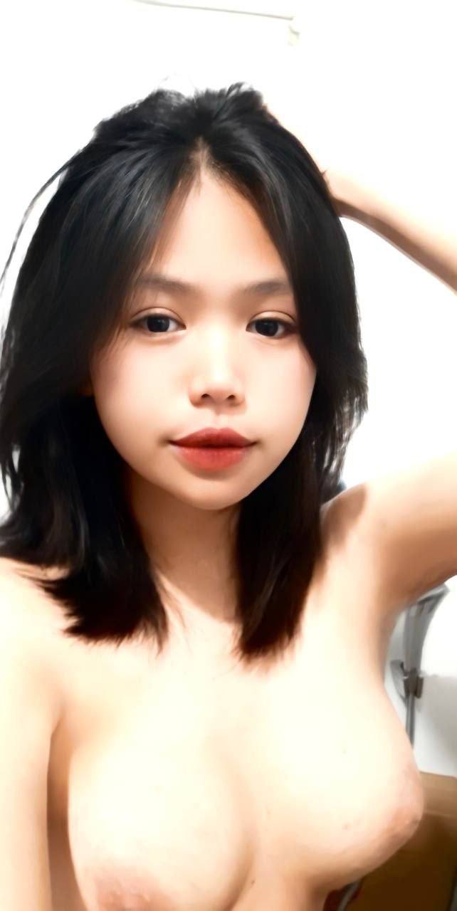 Em nhân viên bênh viện dâm tận tâm với nghề