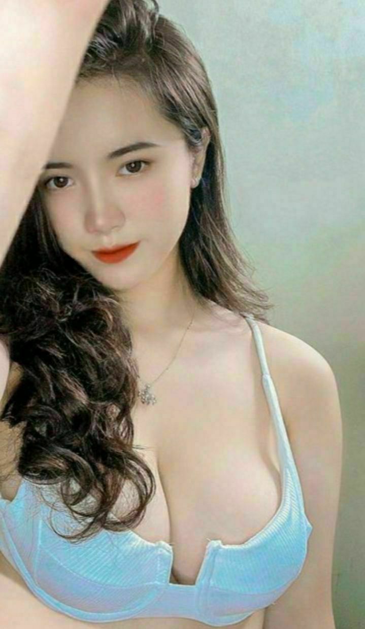 Khi vợ anh là Tiểu Mễ làm việc nhà, cô ấy lại nghĩ đến những người bạn tình trước đây của mình...